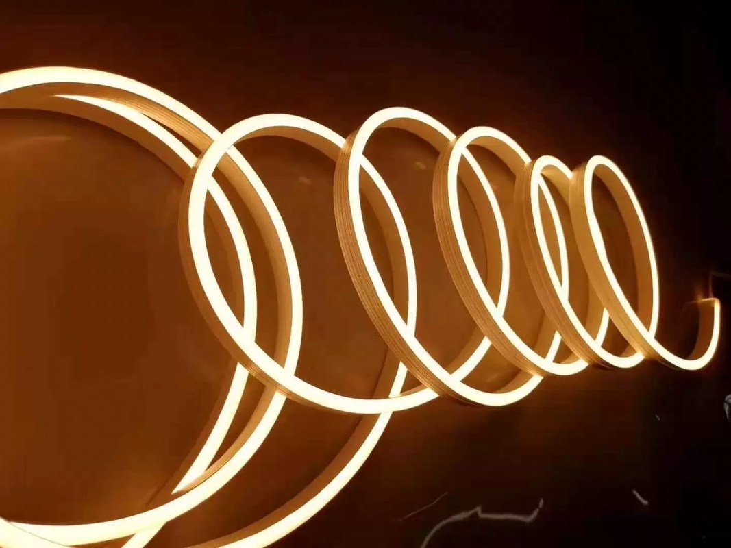 Λουρίδα 1212 των οδηγήσεων σωλήνων νέου σιλικόνης υπαίθρια υψηλή φωτεινότητα διακοσμήσεων 24V 14.4W